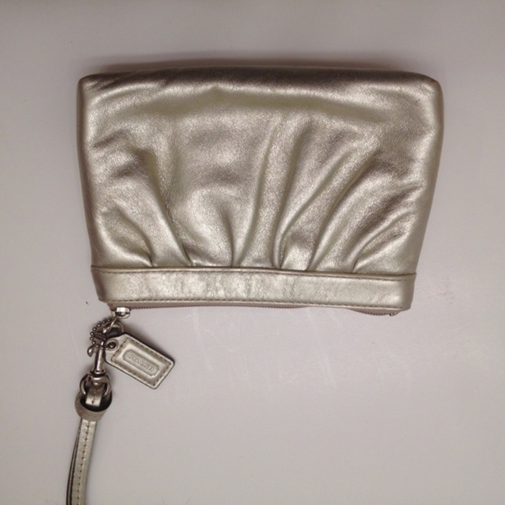 Coach silver leather Metallic Wristlet clutch bag - Picture 2 of 8